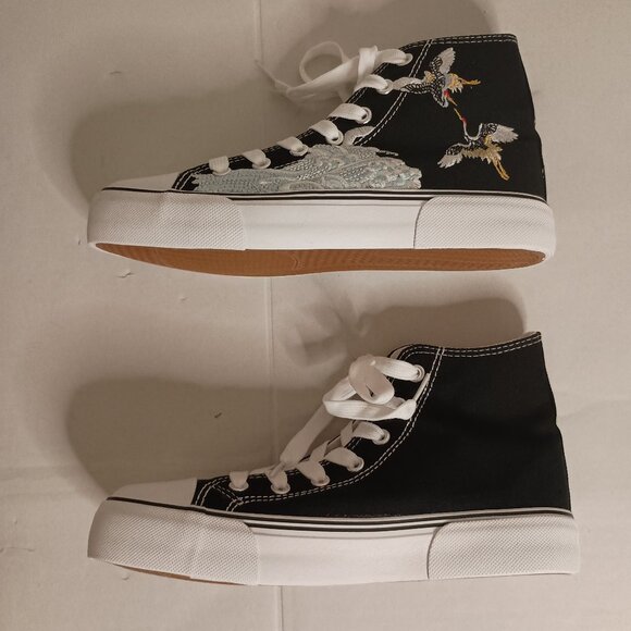 Black Embroidered Crane Bird Nature Scene High Top Sneakers Women’s Size 7 NWT - Picture 6 of 15